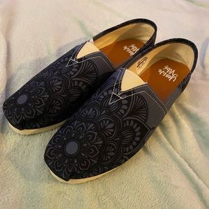 Yes We Vibe Slip Ons, Womens, 11W, Mándela print